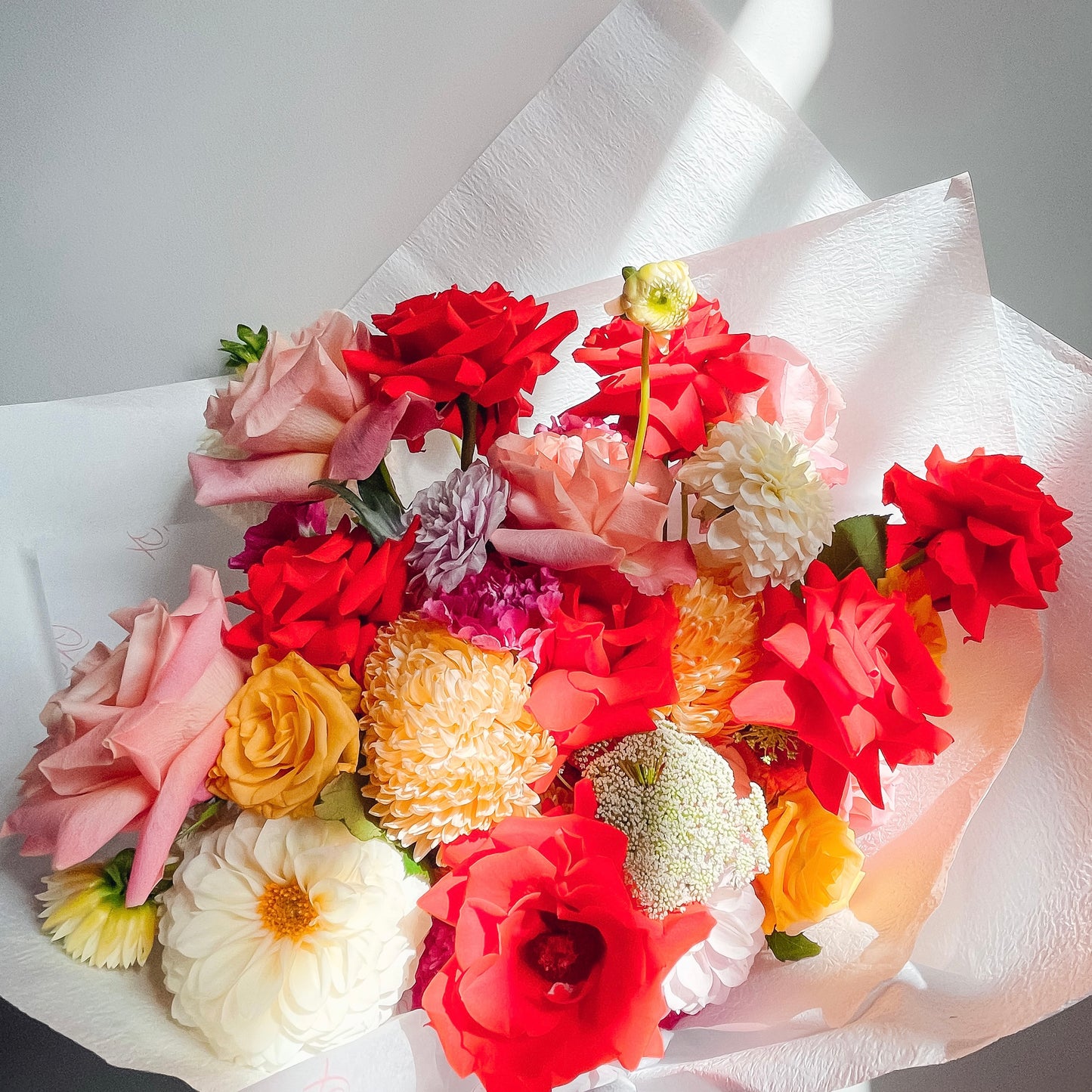 DRAMATIC KISSES • Bold and Bright Luxury Bouquet